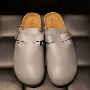 Seranoma leather outdoor clog